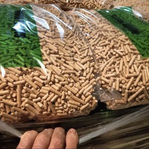 Pellets de Madera de Pino de Calidad en Forma de Barra, 6 mm de Diámetro. - Product Image 3