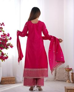 Nouvel arrivage de Kurta en soie de chinon pour femmes avec designer Dupatta et pantalon tenue ethnique élégante parfaite pour les fêtes et les mariages - Product Image 3