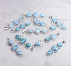 Hermosa calidad Larimar diseñador colgante collar suave pulido a mano con bisel ajuste incrustaciones para venta al por menor - Product Image 2