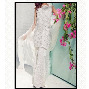 COLLECTION de luxe disponible, robe malaisienne par WS INTERNATIONAL, costume complet sur le devant en mousseline, entièrement brodé à la main - Product Image 6