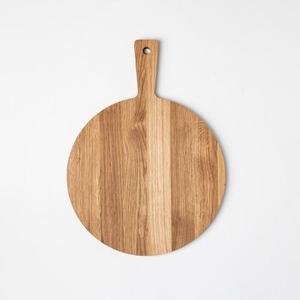 Tagliere rotondo in rovere con manico | Prodotto e personalizzato in Polonia - Product Image 1