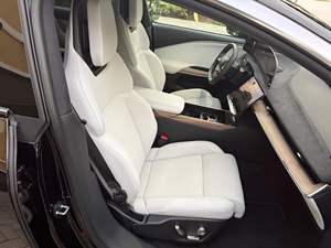 SUV Grand Touring d'occasion 2026 avec batterie au lithium, cuir foncé, transmission intégrale, double charge rapide électrique, jantes R18, toit ouvrant panoramique – Prêt à l'emploi - Product Image 6