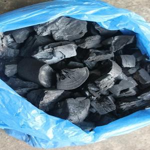 Charbon de bois noir 100% naturel en bois dur, briquettes de bois de chêne activé de qualité supérieure, meilleur charbon de bois pour barbecue en bois de mangrove - Product Image 1