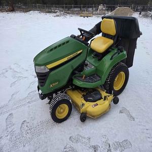 Tracteurs à gazon John Deeree X500, qualité supérieure pour des travaux de jardinage puissants avec un système de coupe haute performance, idéal pour une utilisation agricole - Product Image 4