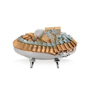 Assiette de service de chocolats et de dattes en bois de qualité supérieure de forme ronde avec un créateur floral de couleur argentée gravé d'Inde - Product Image 6