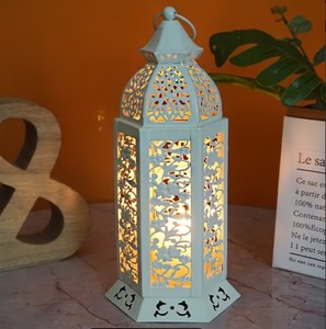 Elegante Lámpara de Estilo Marroquí con Intrincados Recortes, Luz Cálida y Suave, Perfecta para Decoración del Hogar en Ramadán y Eid, Regalo para Mesa - Product Image 1