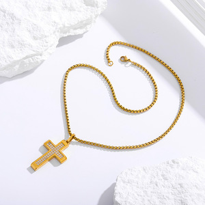 Collana con Ciondolo a Croce Minimalista e Unica in Acciaio Inossidabile 316 con Incastonatura in Zircone - Product Image 6