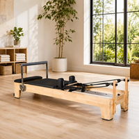 Reformer Pilates Professionnel Haut de Gamme en Bois Naturel avec Poulie Réglable et Plateforme Rembourrée pour Entraînement Complet du Corps