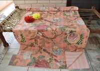 Couettes kantha sur mesure pour la maison et les hôtels disponibles dans une large gamme de modèles également dans une variété de couleurs.