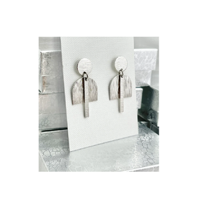 Pendientes de tuerca de latón con texturas pequeñas inspirados en encaje, estilo Austin 1920, para boda, comprar pendientes de girasol en línea India - Product Image 1