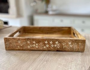 Plateau de service carré en bois de manguier blanchi avec bordure sculptée, plateau rustique décoratif en bois pour le petit-déjeuner, le thé ou le café avec poignées - Product Image 6