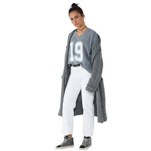 Camiseta con cuello en V estampada - Product Image 1