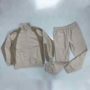 Survêtement pour un usage quotidien. Simple, confortable et fonctionnel - Product Image 3