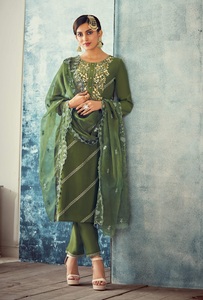 Colección Dhwaja Export de Kurti, Pantalón y Dupatta de Seda Viscosa de Secado Rápido para Mujer, Estilo Étnico de India y Pakistán, Disponible en Stock - Product Image 4
