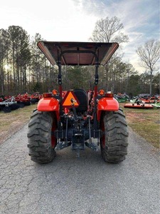 Tractor Agrícola M5660 de 110HP con Cargador Frontal Rojo, desde Londres - Product Image 6
