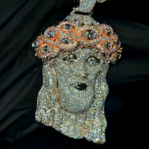 Colgante de Lujo con Rostro de Jesús y Espinas de Corona, con Incrustaciones de Moissanita VVS1 de 12 Quilates, Estilo Hip Hop, Acabado en Oro y Plata, Brillo Premium - Product Image 3