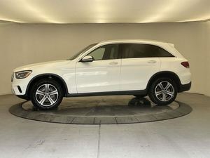 รถ SUV ปี 2020 รุ่น GLC 300 4MATIC ขับเคลื่อนสี่ล้อ ไมล์น้อย เครื่องยนต์สมบูรณ์แบบ แพ็คเกจหรู ระบบเกียร์อัตโนมัติ 9 สปีด กำลัง 255 แรงม้า สภาพดีเยี่ยม - Product Image 3