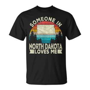 Alguien en Dakota del Norte me ama, camiseta retro con diseño de Dakota del Norte - Product Image 1