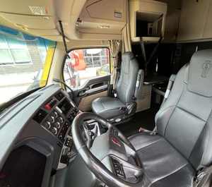 OFERTA 2023: Camiones Tractores Usados para Carretera con Cabina Espaciosa para la Comodidad del Conductor y Línea de Transmisión Confiable para Larga Distancia - Product Image 2