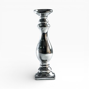 Candelabro Decorativo Alto con Acabado Plateado Pulido, Perfil Clásico Torneado y un Toque de Lujo Moderno y Refinado - Product Image 4