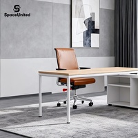 Chaise de bureau en cuir véritable de qualité supérieure, avec pieds en aluminium poli, pivotante, ergonomique, de la marque SpaceUnited Factory Wholesale.