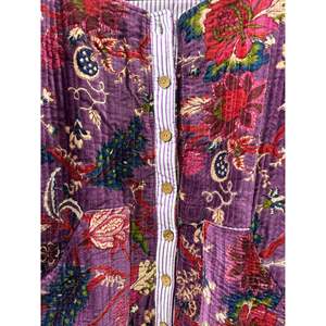 Chaqueta Acolchada de Algodón Autumn Garden, Estampada a Mano en Color Violeta - Product Image 3