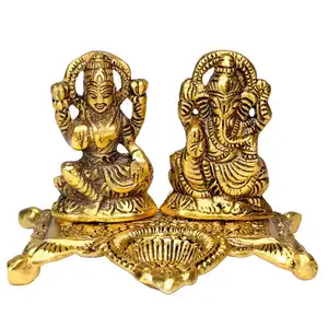 Barang dekoratif kuningan india Puja Laxmi Ji & Ganesha Ji Idol Murti Diya Set pameran dekoratif untuk penggunaan kantor rumah barang kuningan