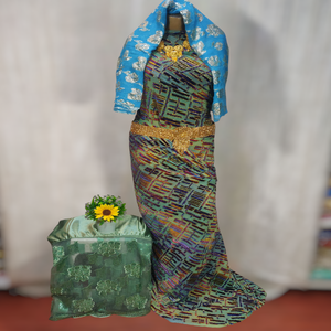 Robe en velours jacquard twill noir somalien traditionnel Maqbal Dirac, dernière tendance, avec broderie contrastante, collection Regal Radiance - Product Image 3