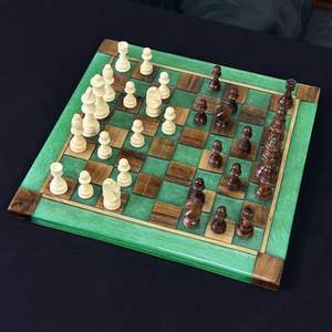 Jeu d'échecs de luxe en bois et résine |   Finition de qualité supérieure, faite à la main |   Prix de gros direct d'usine - Product Image 1
