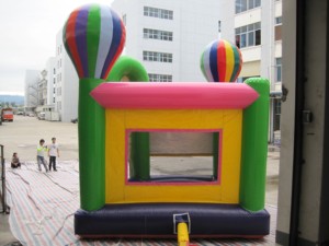 Château gonflable en PVC en forme de montgolfière pour locations commerciales de fêtes, fabriqué en Chine - Product Image 4