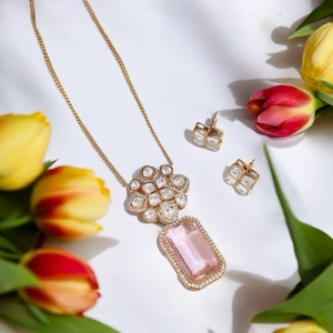 Elegante Juego de Collar con Acabado Dorado de Alta Calidad con Piedras de Imitación y Aretes, Colección para Bodas y Fiestas para Mujer - Product Image 4