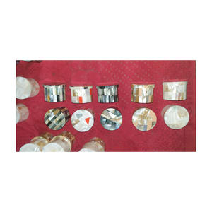 VAISHNAVI HANDICRAFTS GATEWAY Boîte à bijoux ronde en nacre faite à la main avec incrustation aléatoire, couleurs mélangées, taille 7,5 cm - Product Image 3