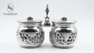 Élégant récipient à épices double en argent plaqué, porte-kumkum et chandane traditionnel indien pour la maison et la pooja - Product Image 2