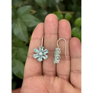 Boucles d'oreilles pendantes florales en argent 925 plaqué or avec motif floral pour mariage ou cadeau - Product Image 3