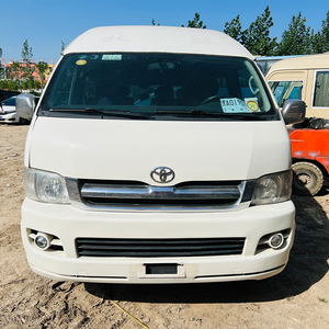 Minibús Hiace Muy Limpio, Gasolina, Manual, 13 Asientos, Envío a Todo el Mundo - Product Image 3