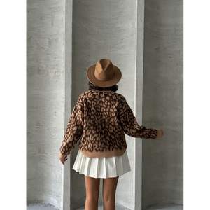 เสื้อถักลายเสือดาวสำหรับผู้หญิง ขายส่ง คอลเลคชั่นเสื้อเชิ้ตสุดชิค - Product Image 1