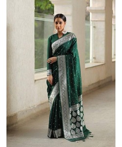 Aspecto más atractivo Ropa de recepción Saree de seda de algodón con pieza de blusa Mujeres usan Sari Precio bajo barato Surat al por mayor - Product Image 4