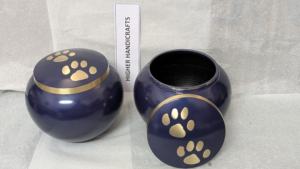 Urna de Cremación para Mascotas de Metal con Diseño de Huella |   Fabricante de Urnas para Mascotas al por Mayor y OEM - Product Image 2
