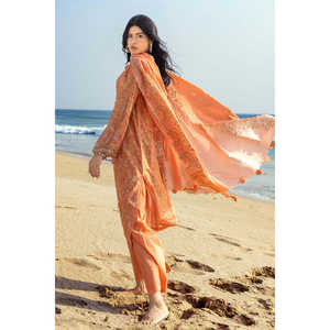 Ensemble 3 pièces DN-52021 en tissu lawn imprimé et brodé Schiffli avec dupatta brodée à motifs en relief, paréo de plage - Product Image 3