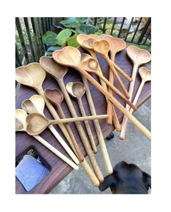 Utensilios de cocina de madera tallados a mano: cucharas y utensilios con temática de corazón para minoristas de alta gama. - Product Image 1