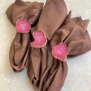 Ronds de serviette en résine de style nouveau avec des motifs artisanaux pour un décor de table de vacances artistique - Product Image 1