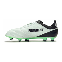 Chaussures de football en gazon synthétique chinoises personnalisables et abordables pour hommes, idéales pour l'entraînement et le futsal