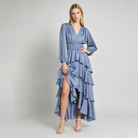 Robe de soirée longue pour femme en satin bleu poudré, col en V, manches longues, à volants superposés, fente latérale et smockée