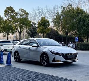 Nouvelles arrivées : Hyundai Elantra d'occasion, berline sport automatique essence, voitures d'occasion à vendre - Product Image 2
