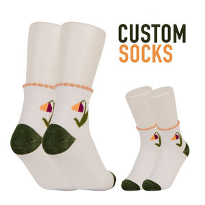 युवा स्ट्रिंग के लिए पुष्प वसंत सफेद कपास मोजे के लिए छत पर नीचे लोगो प्लेसमेंट के साथ डिजाइन - Product Image 2