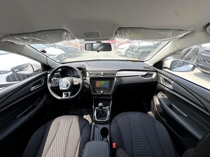 Nuovissima MG MG5 Standard Sedan 2025, 5 Posti, Specifiche GCC, 1499cc, 4WD, 199 CV, 4 Cilindri, Trasmissione Manuale, Benzina, Guida a Sinistra - Product Image 4