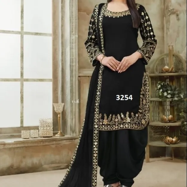 2023 Shayona निर्यात नवीनतम कस्टम आकार सेक्सी महिलाओं चूड़ीदार सलवार कमीज काले Patiyala सूट कम कीमत पर सूरत भारत