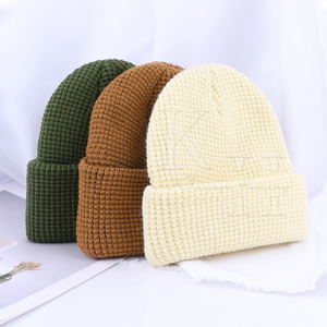 Gorro de punto vintage unisex OEM venta al por mayor 100% algodón transpirable e impermeable ajustable para deportes de nieve trajes de temporada fría - Product Image 1