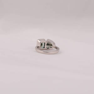 Anillo de Compromiso Fino para Mujer, con Diamante Cultivado en Laboratorio de Color Verde Único, Oro Blanco Sólido de 18 Quilates, con Corte Corazón y Radiante - Product Image 5