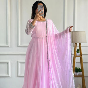 Robe de travail en georgette brodée avec dupatta pour les fêtes-Vêtements indiens et pakistanais de couleur rose - Product Image 1